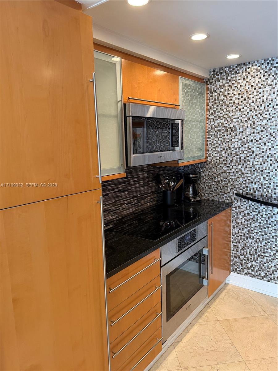 6365 Collins Avenue 906 Property Photo 7