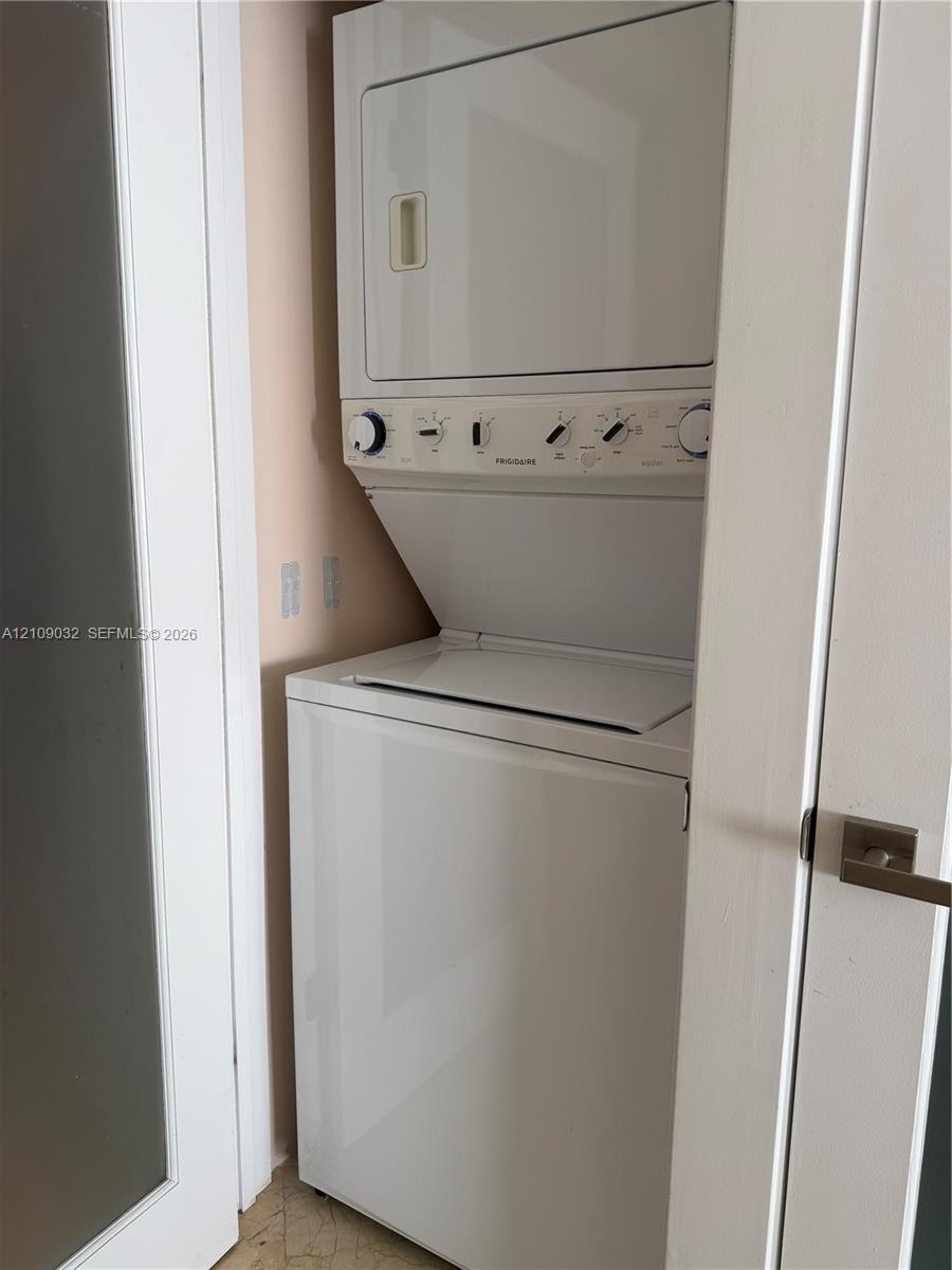 6365 Collins Avenue 906 Property Photo 10