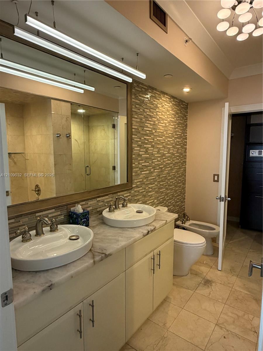 6365 Collins Avenue 906 Property Photo 12