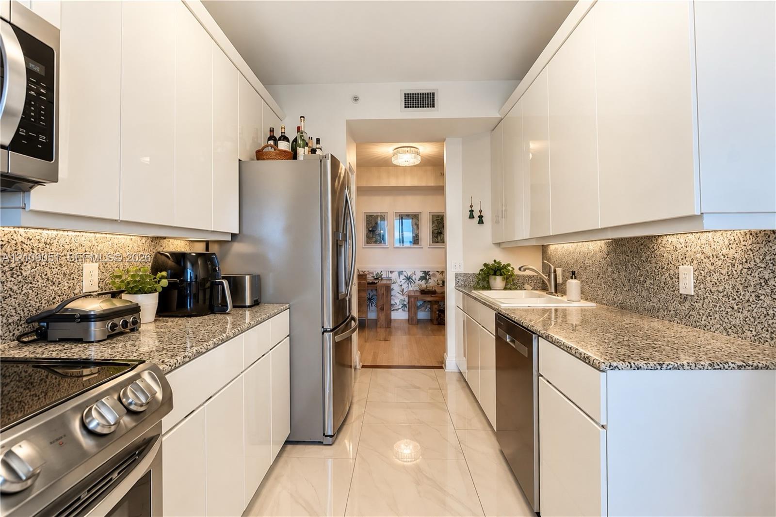 888 Brickell Key Drive 903 Property Photo 6