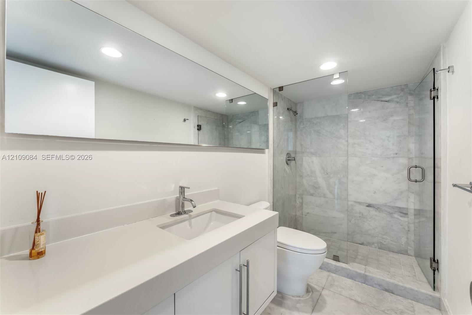 881 Ocean Drive 23c Property Photo 16