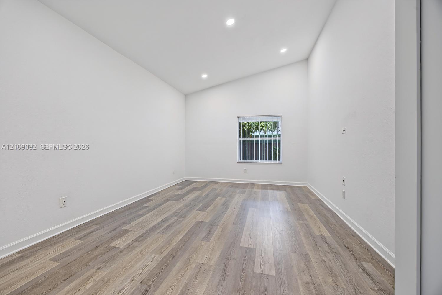 A12109092 Property Photo 23