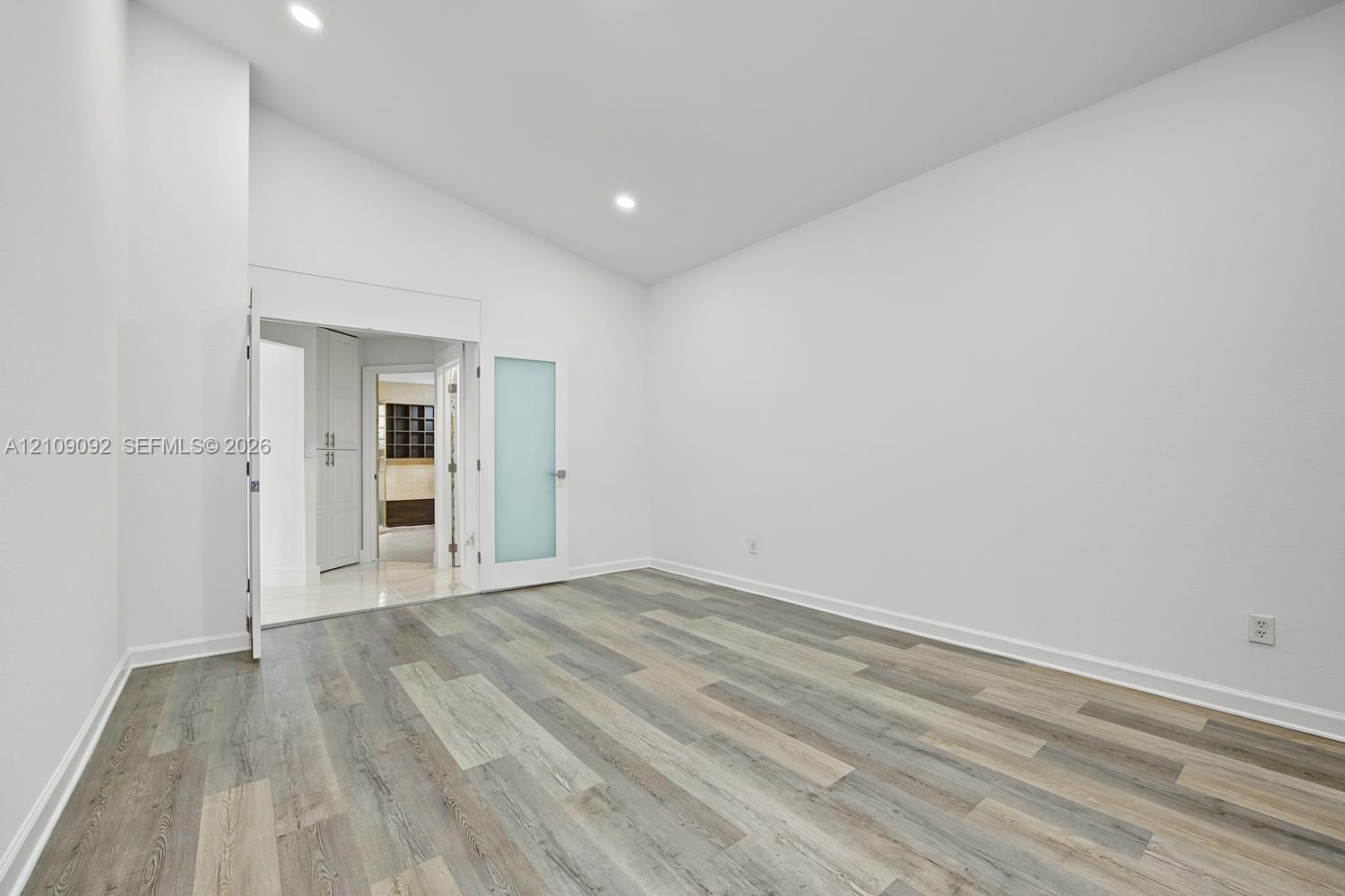 A12109092 Property Photo 24