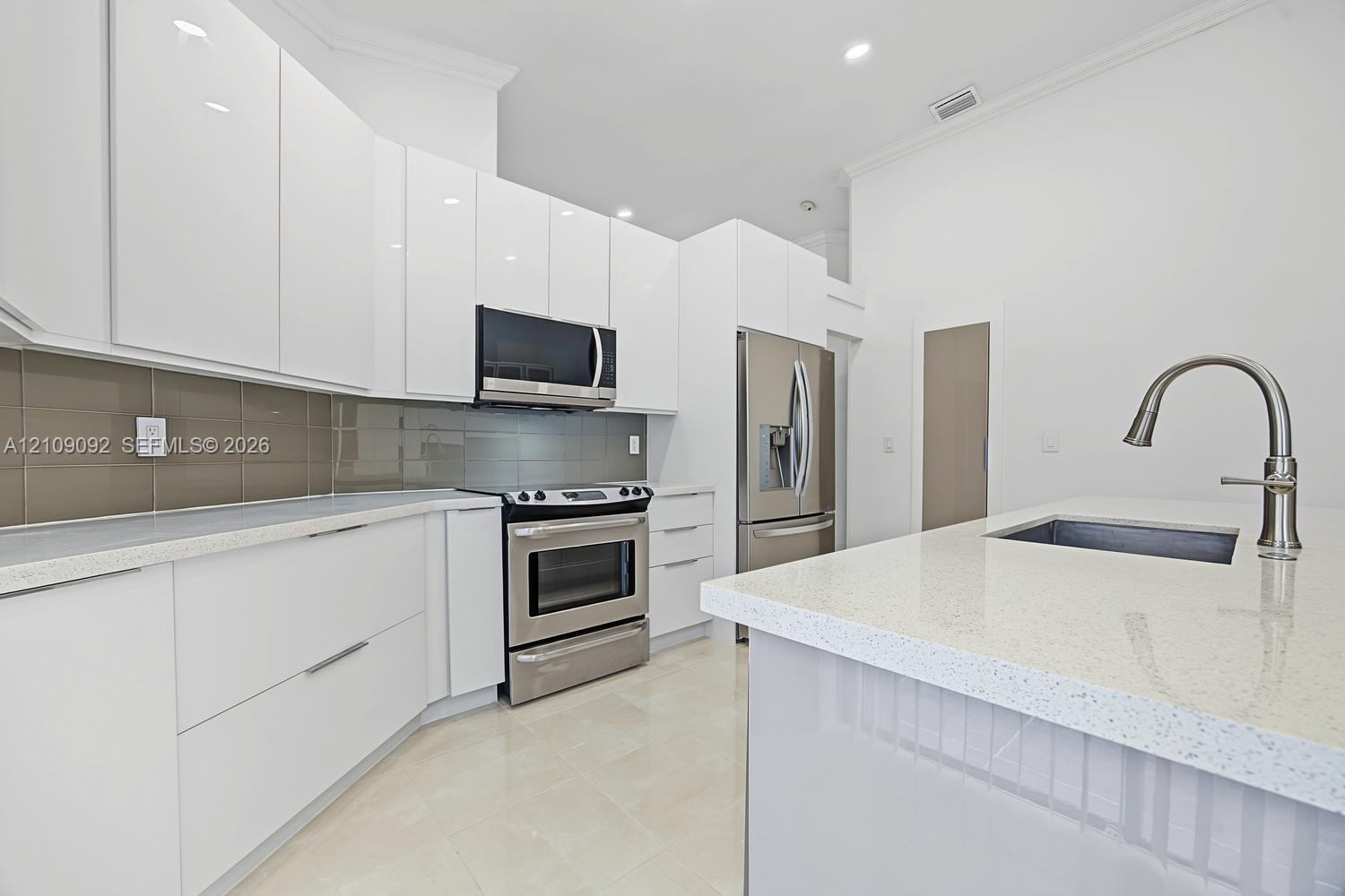 A12109092 Property Photo 26