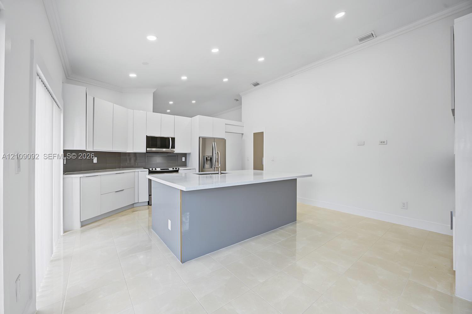 A12109092 Property Photo 27