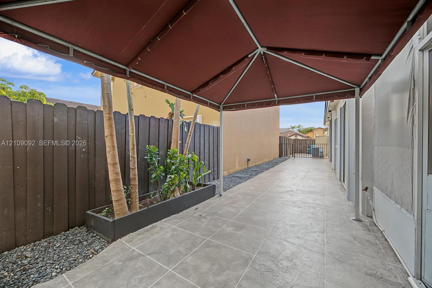 A12109092 Property Photo 32
