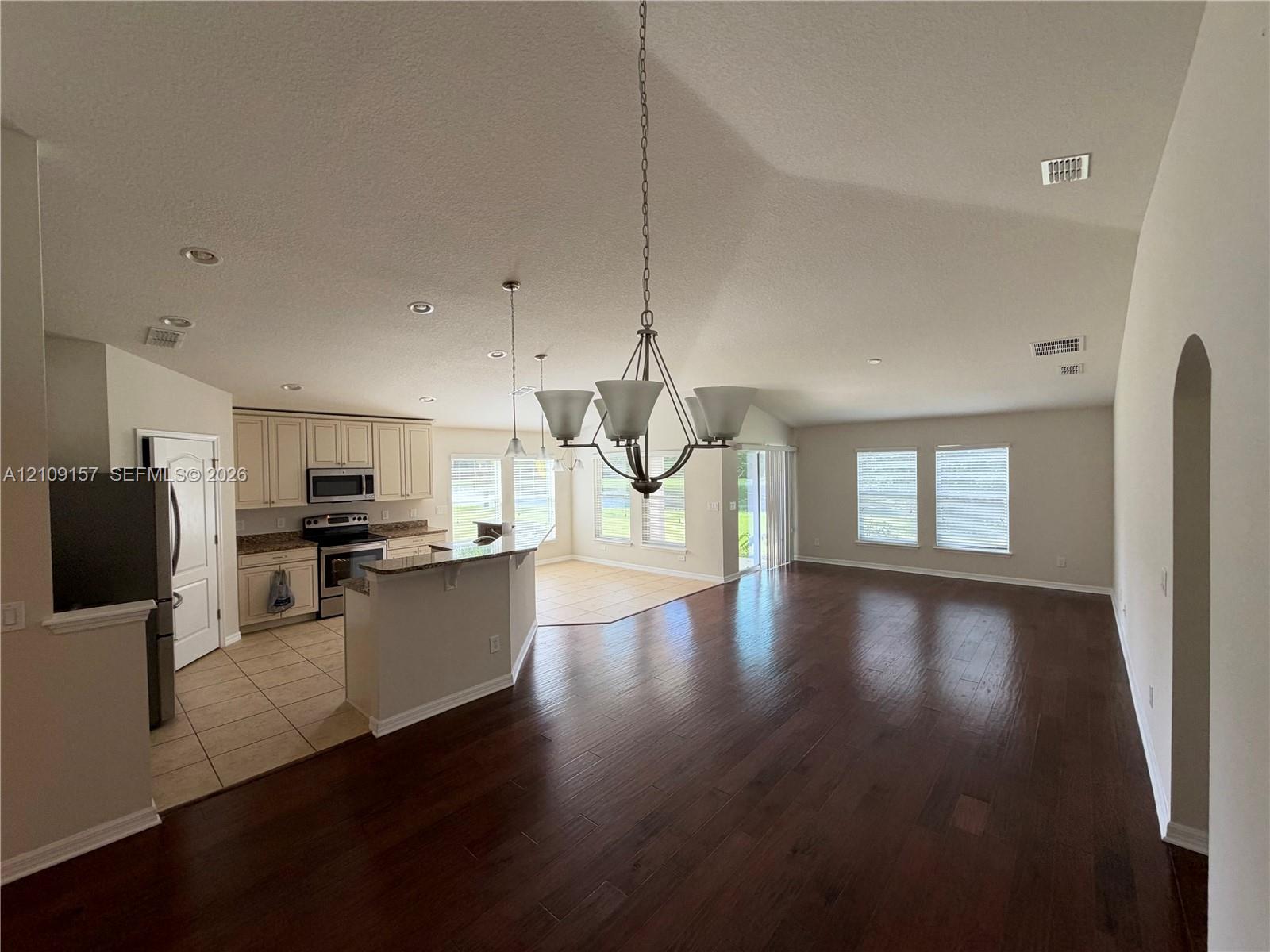 10930 Inside Loop Property Photo 13