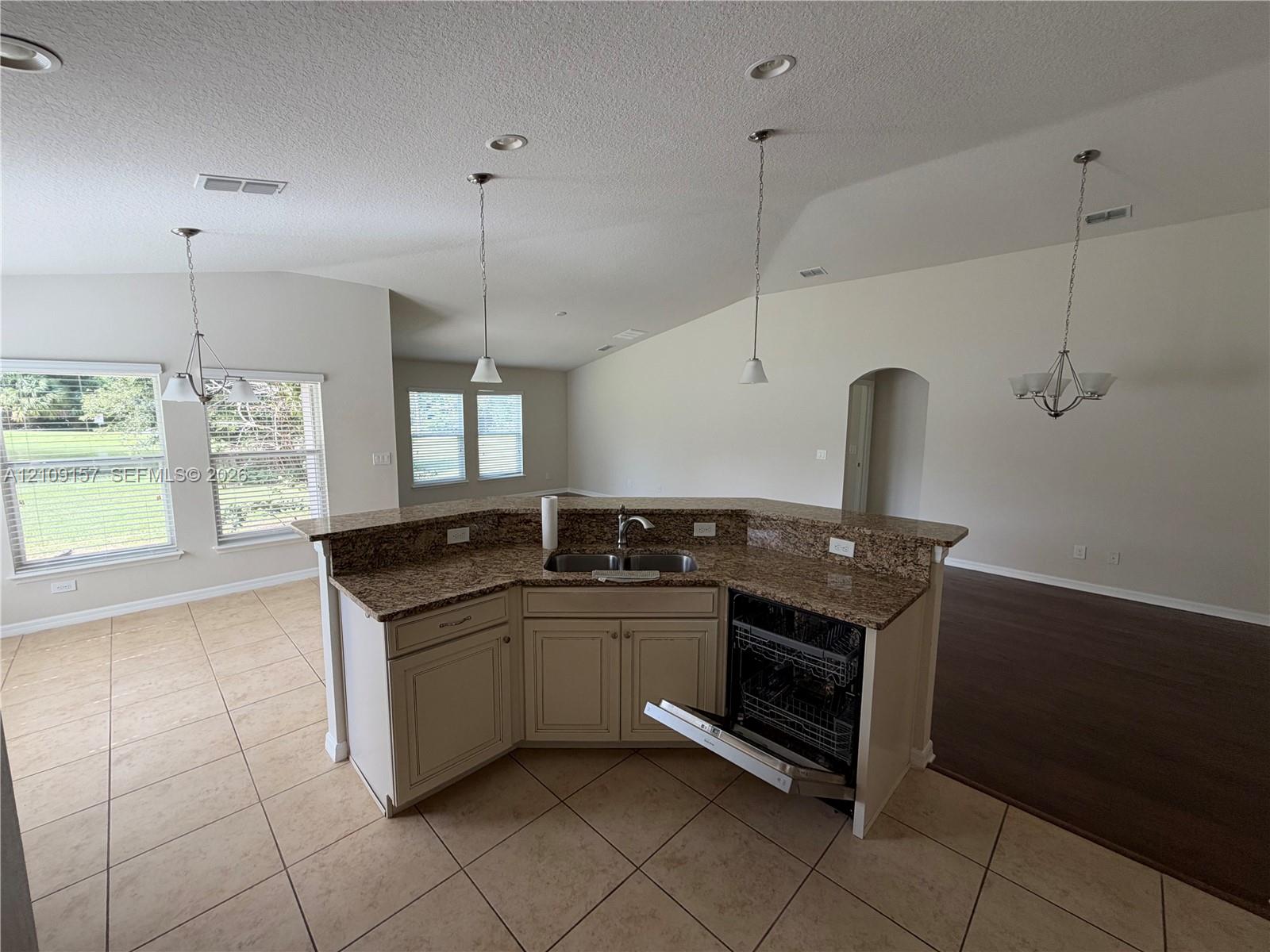 10930 Inside Loop Property Photo 17