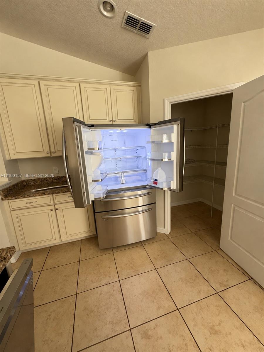 10930 Inside Loop Property Photo 18