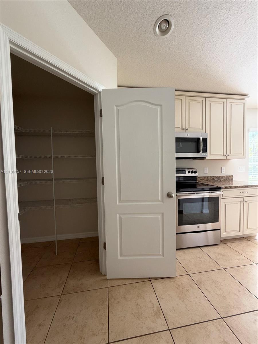 10930 Inside Loop Property Photo 19