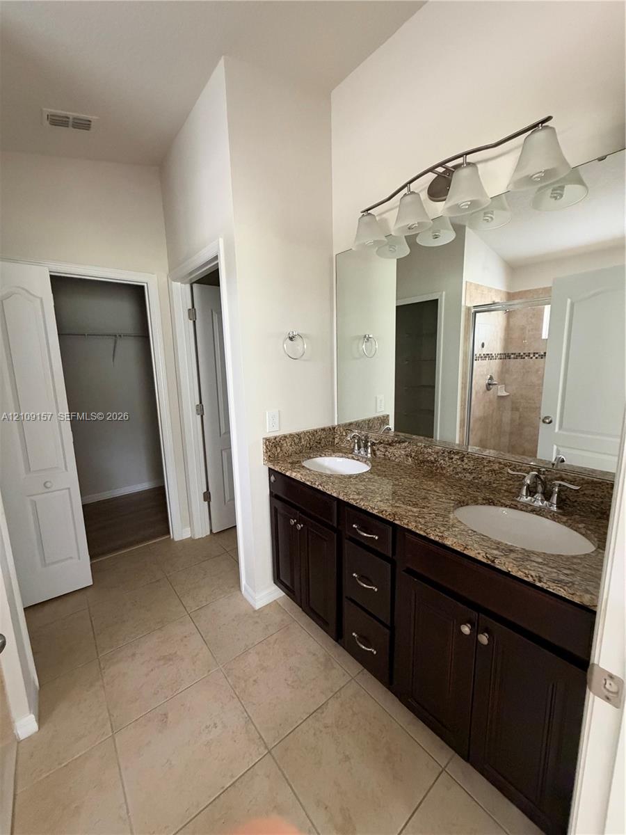 10930 Inside Loop Property Photo 23