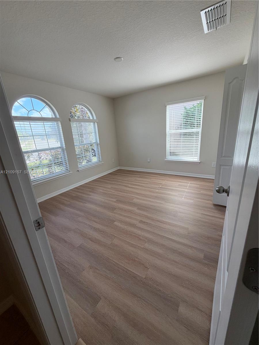 10930 Inside Loop Property Photo 27
