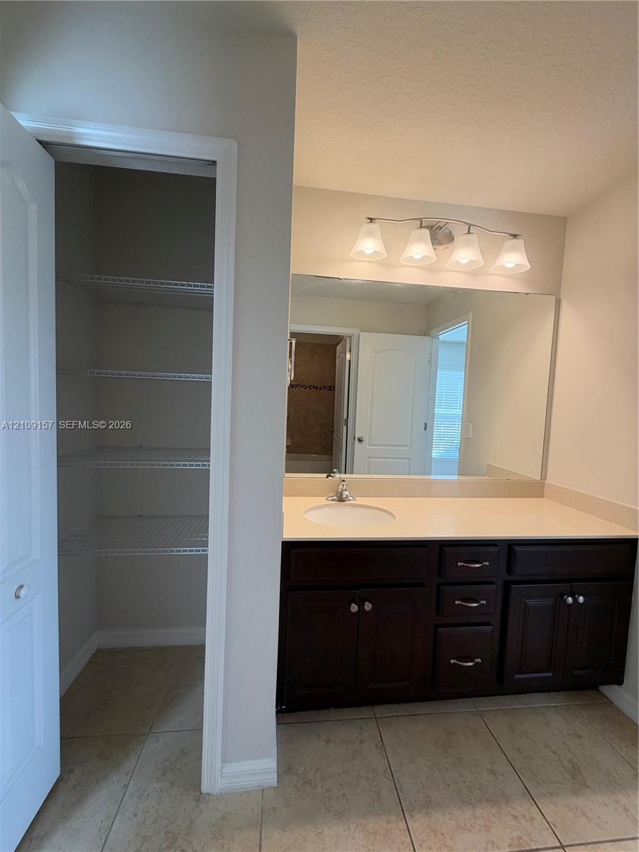 10930 Inside Loop Property Photo 30