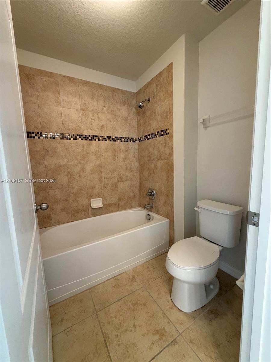 10930 Inside Loop Property Photo 31