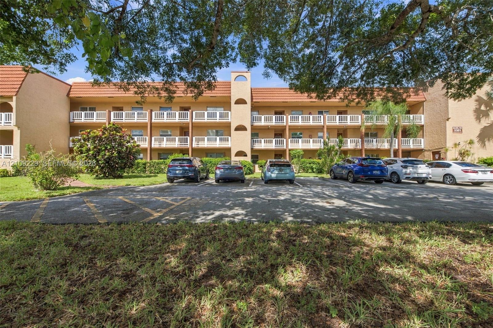 9301 Sunrise Lakes Boulevard 105 Property Photo 1