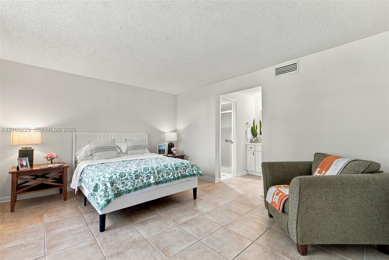 9301 Sunrise Lakes Boulevard 105 Property Photo 24