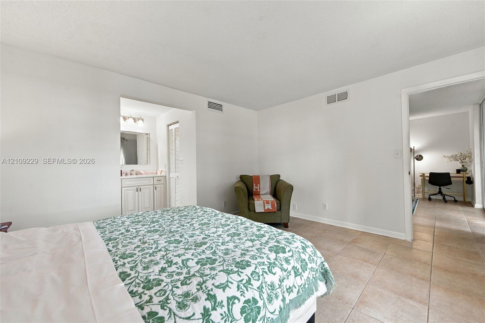 9301 Sunrise Lakes Boulevard 105 Property Photo 26