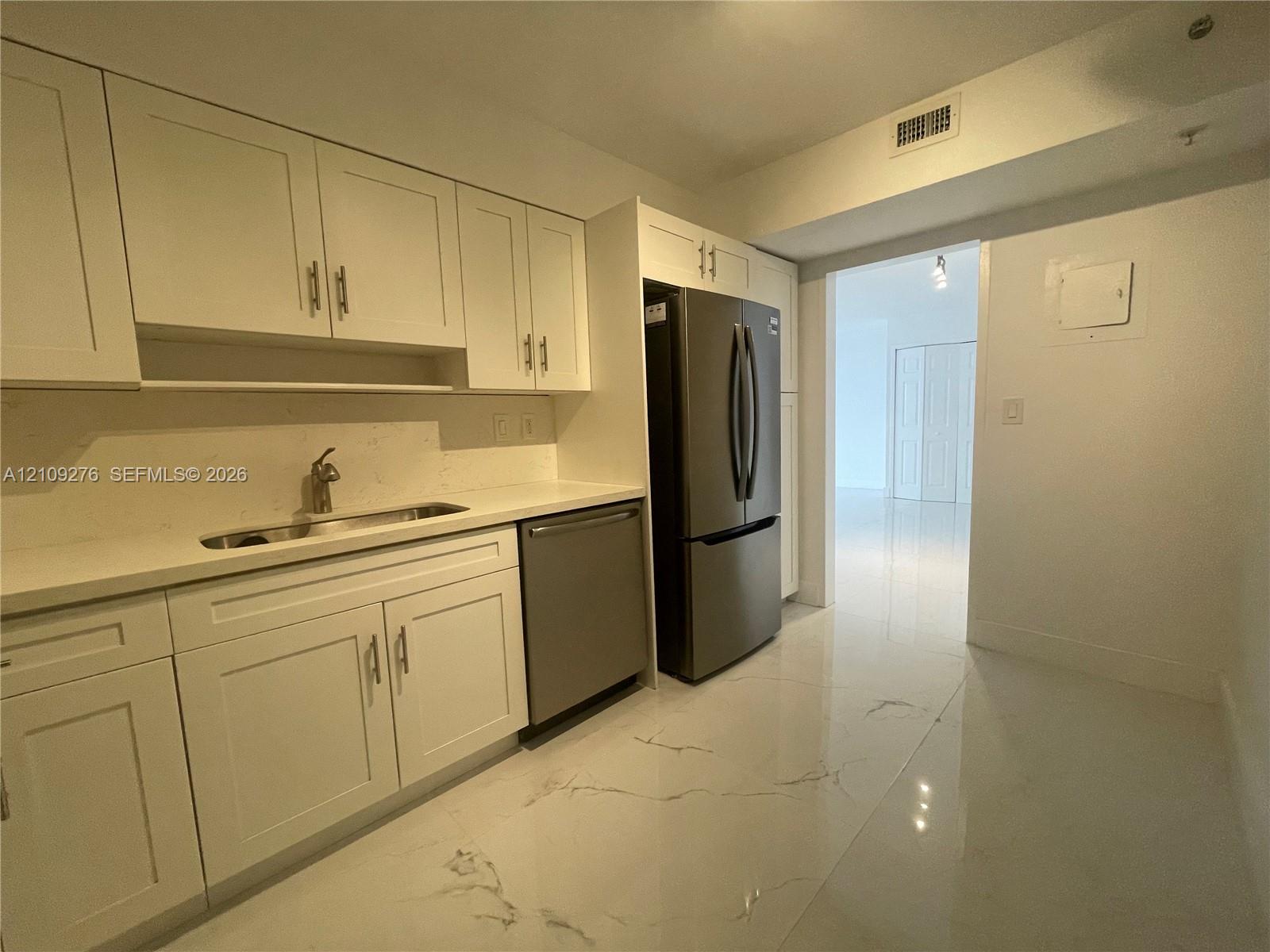 9195 Collins Avenue 1004 Property Photo 9