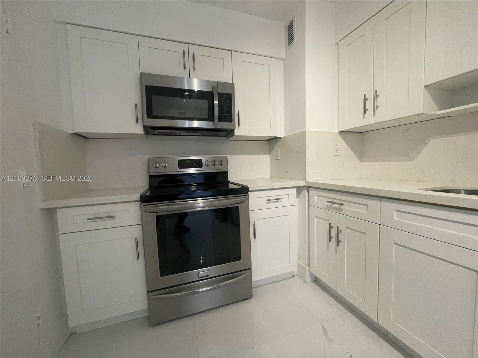 9195 Collins Avenue 1004 Property Photo 10