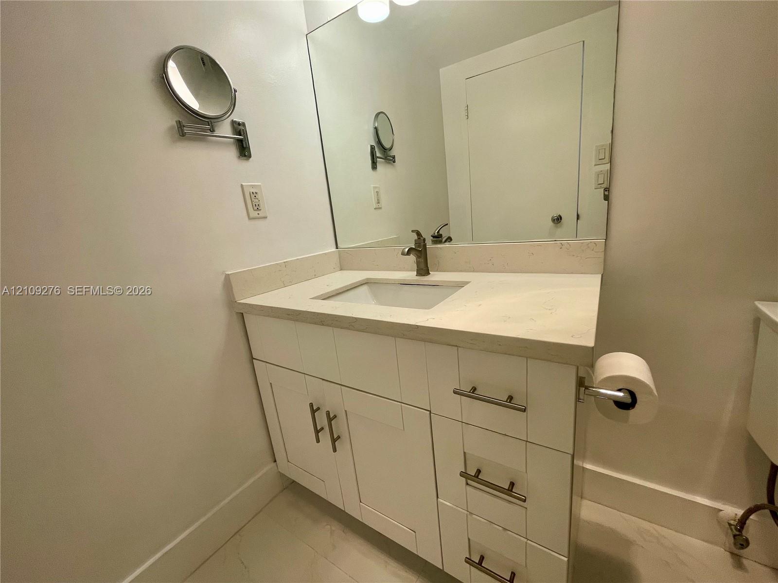 9195 Collins Avenue 1004 Property Photo 14