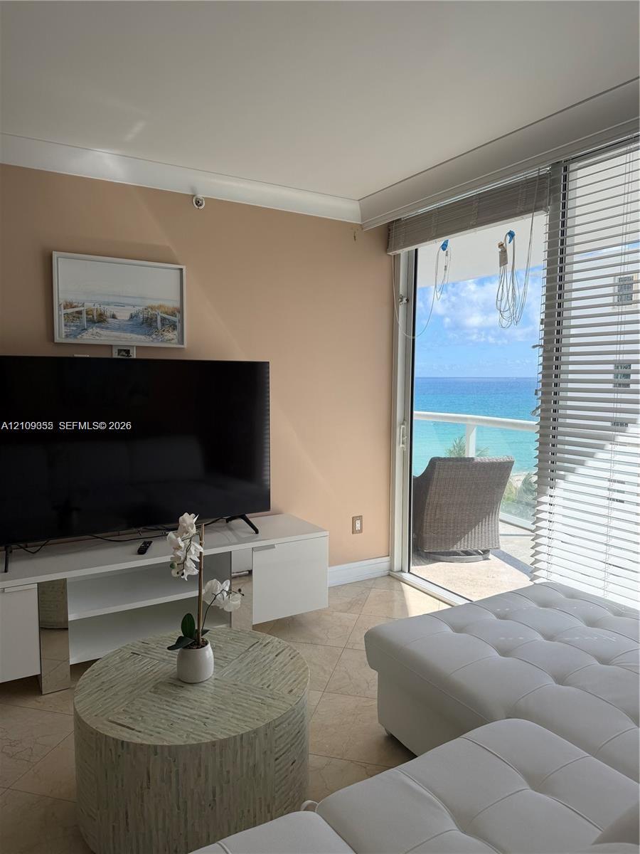 6365 Collins Avenue 906 Property Photo 2