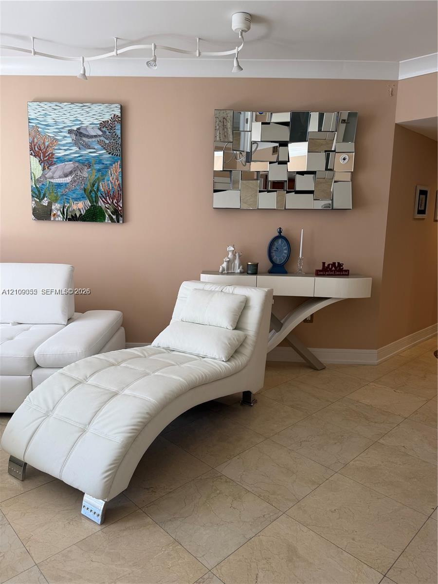 6365 Collins Avenue 906 Property Photo 4