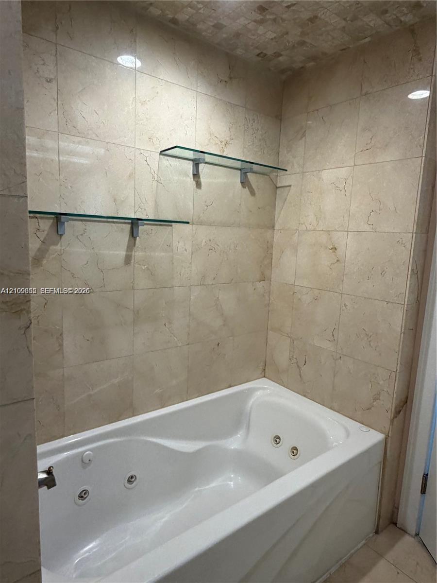 6365 Collins Avenue 906 Property Photo 13