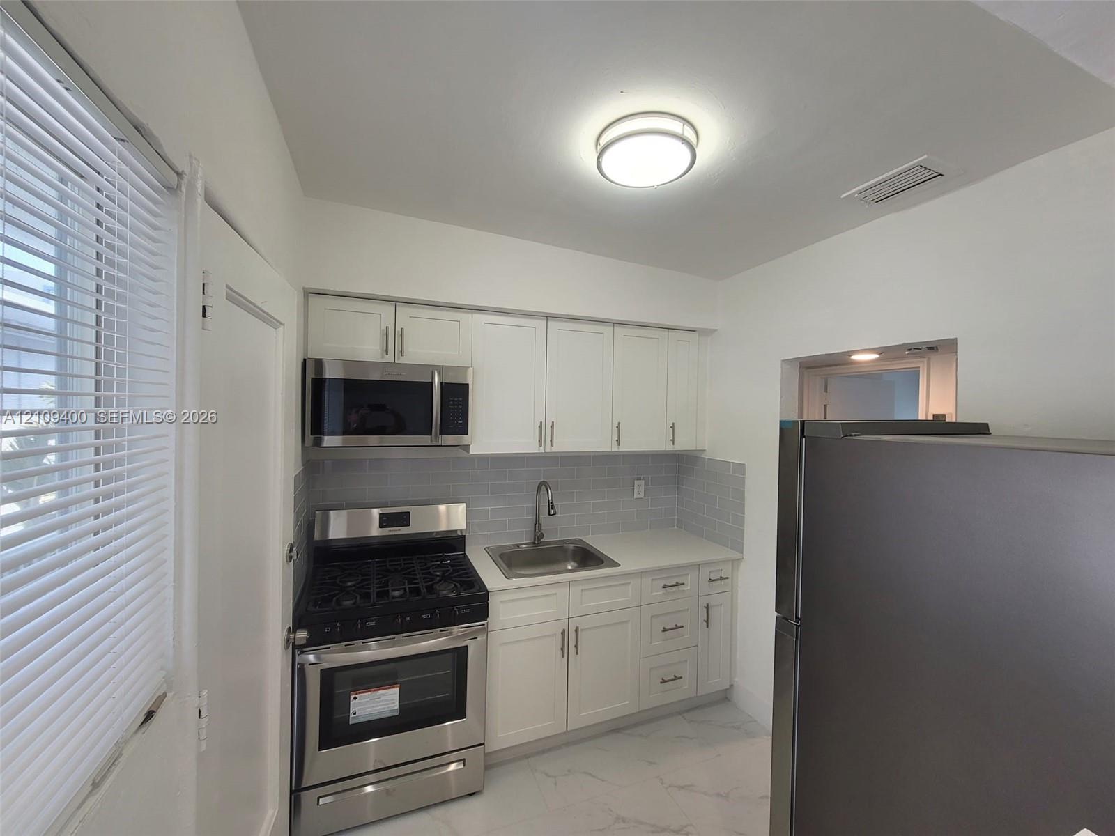 7435 Byron Avenue 06 Property Photo 1
