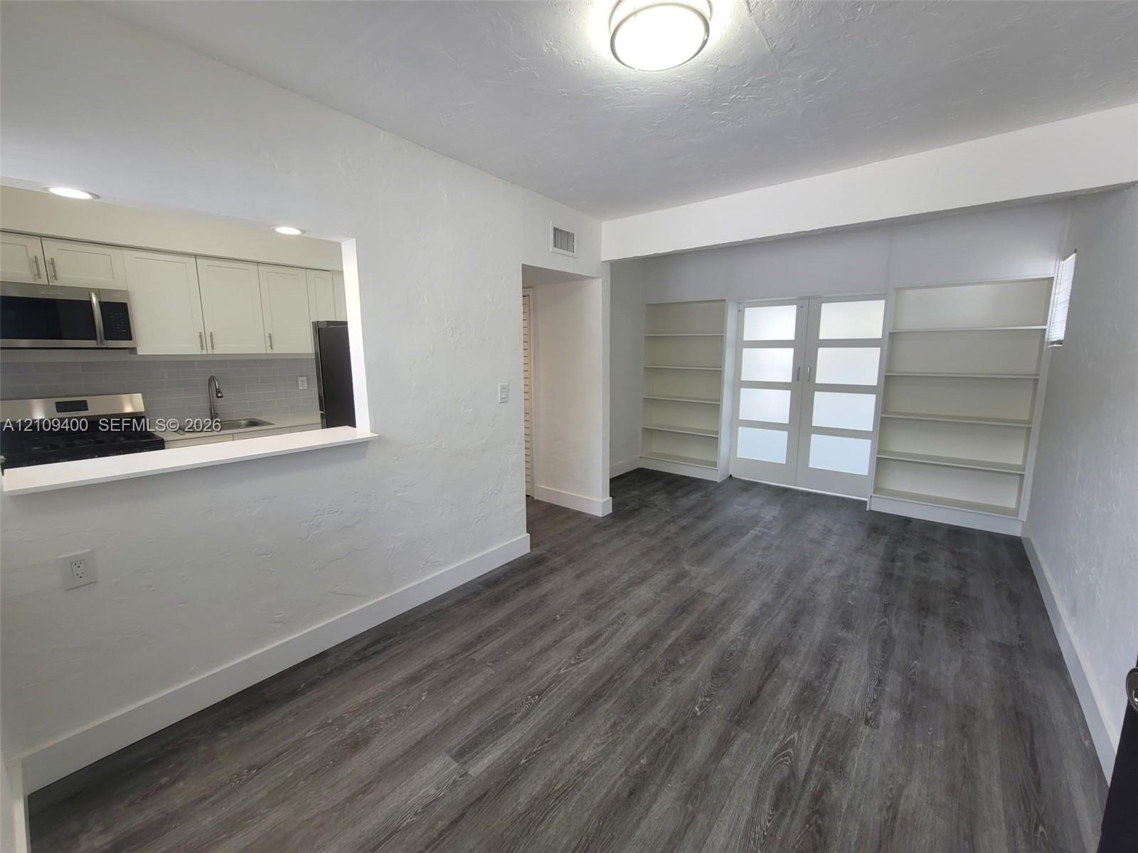 7435 Byron Avenue 06 Property Photo 4