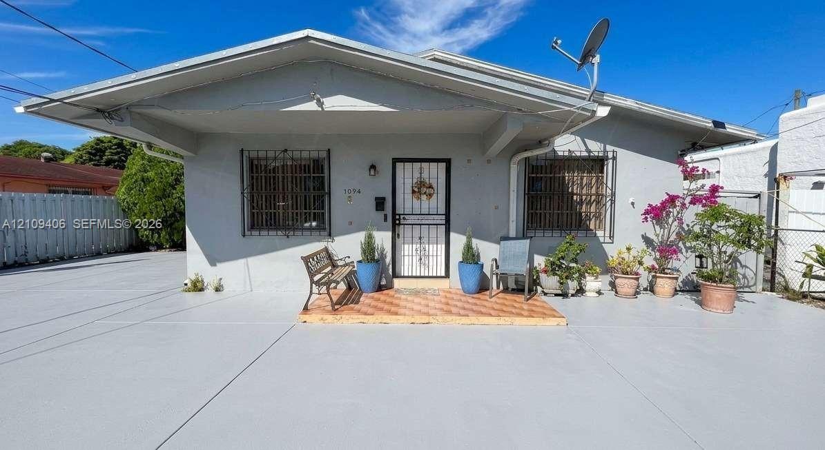 1004 Nw 33rd Avenue Property Photo 1
