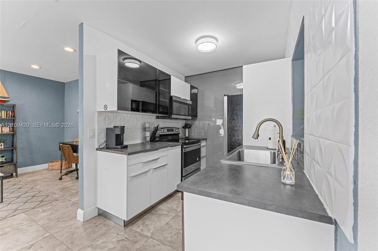 1955 Thomas Street Property Photo 14