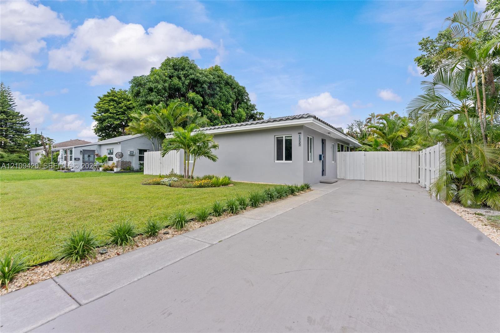 1955 Thomas Street Property Photo 32