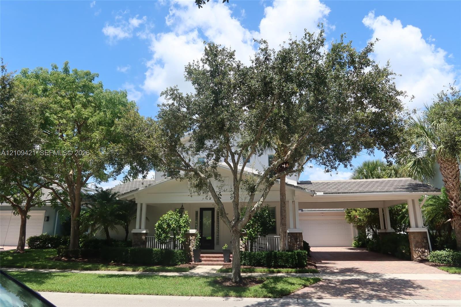 2724 Wymberly Drive Property Photo 1