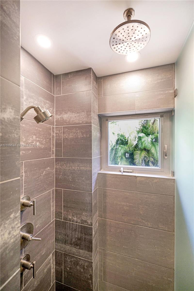 811 Ne 71st Street Property Photo 36