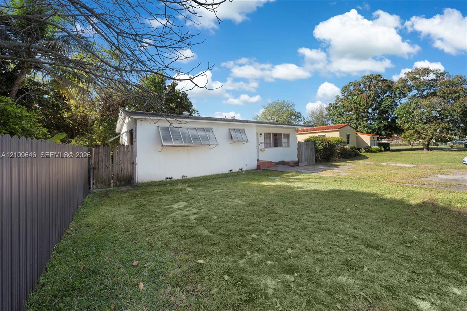 5886 Sw 20th Street Property Photo 2