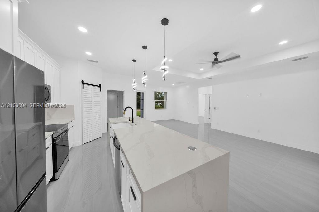607 W 6th Street Property Photo 10