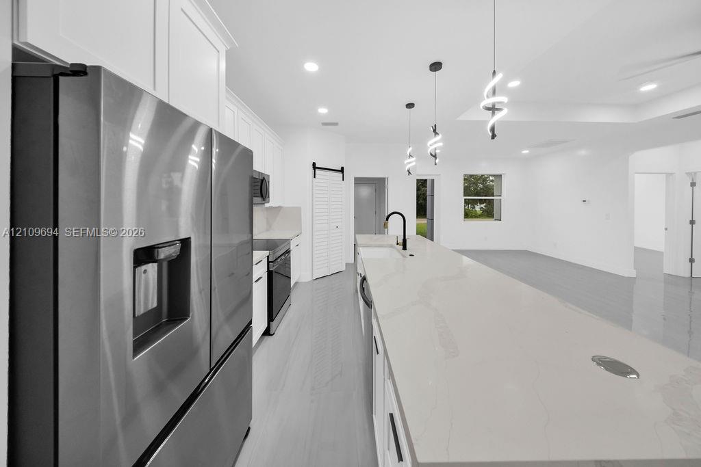 607 W 6th Street Property Photo 11
