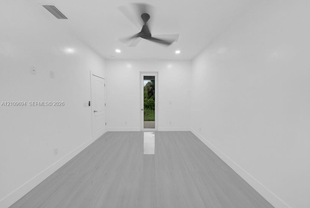 607 W 6th Street Property Photo 13