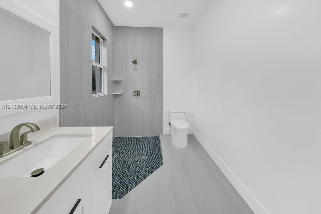 607 W 6th Street Property Photo 18