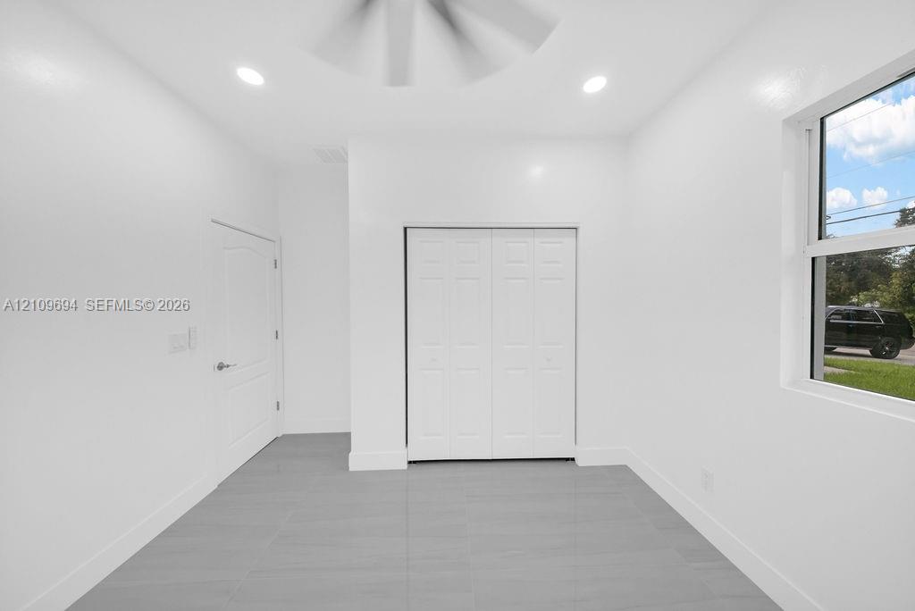 607 W 6th Street Property Photo 20