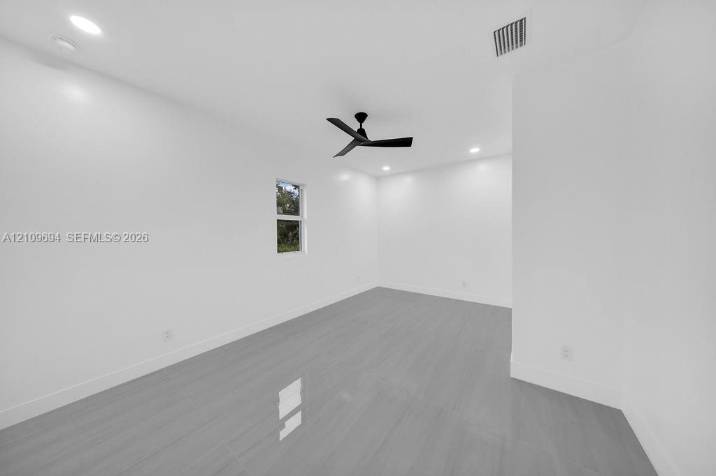 607 W 6th Street Property Photo 23