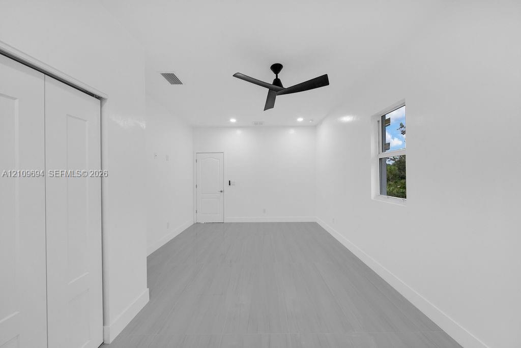 607 W 6th Street Property Photo 25