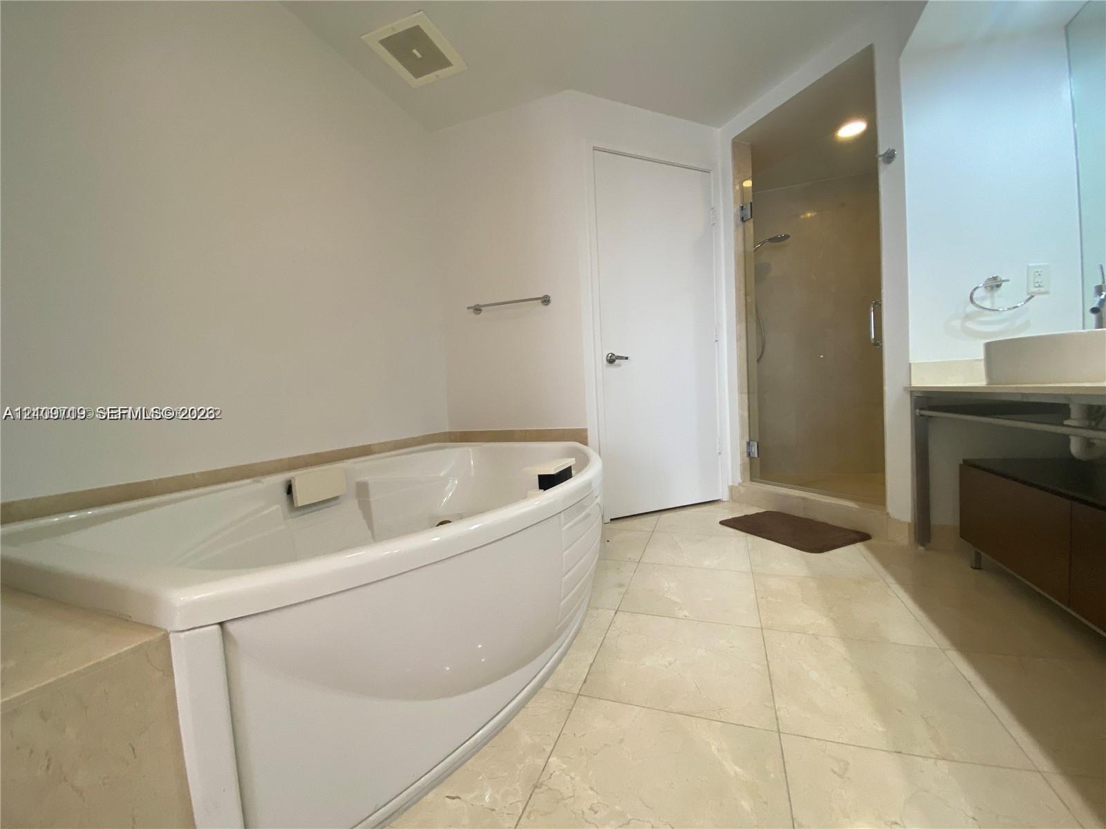 16275 Collins Avenue 1704 Property Photo 14