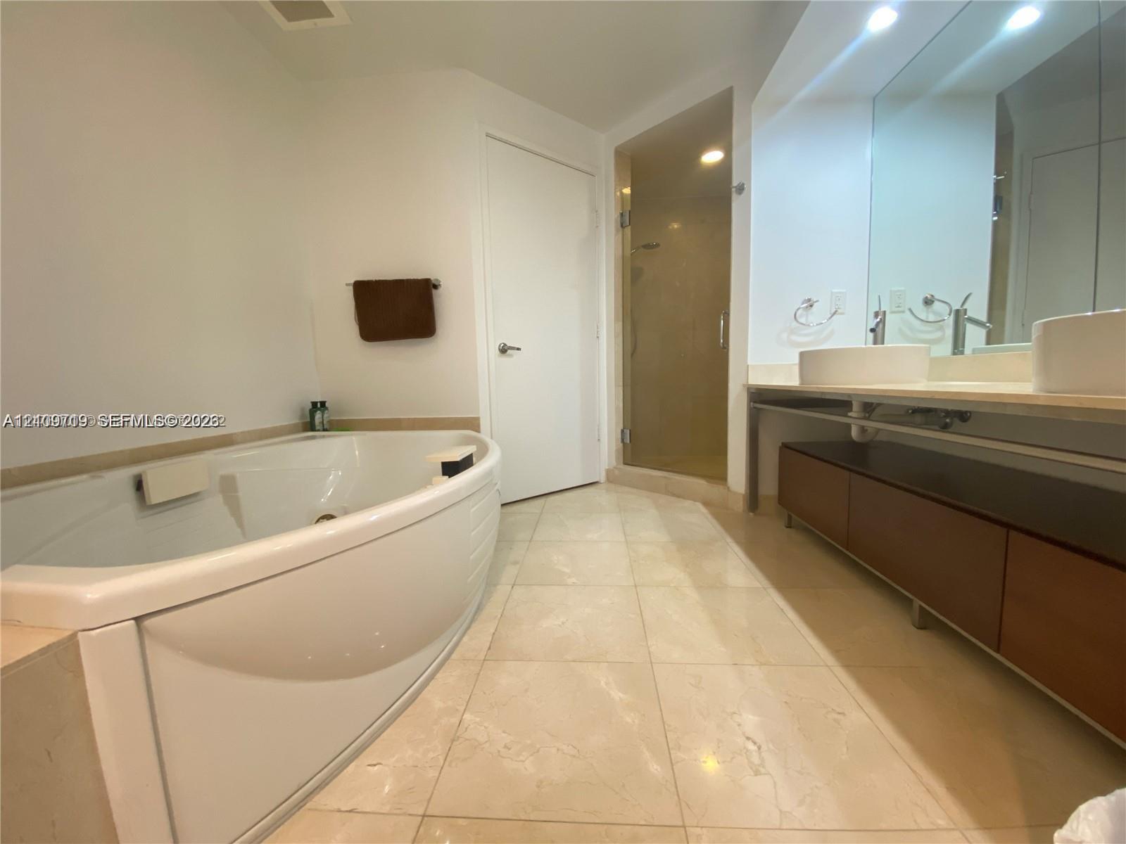 16275 Collins Avenue 1704 Property Photo 15
