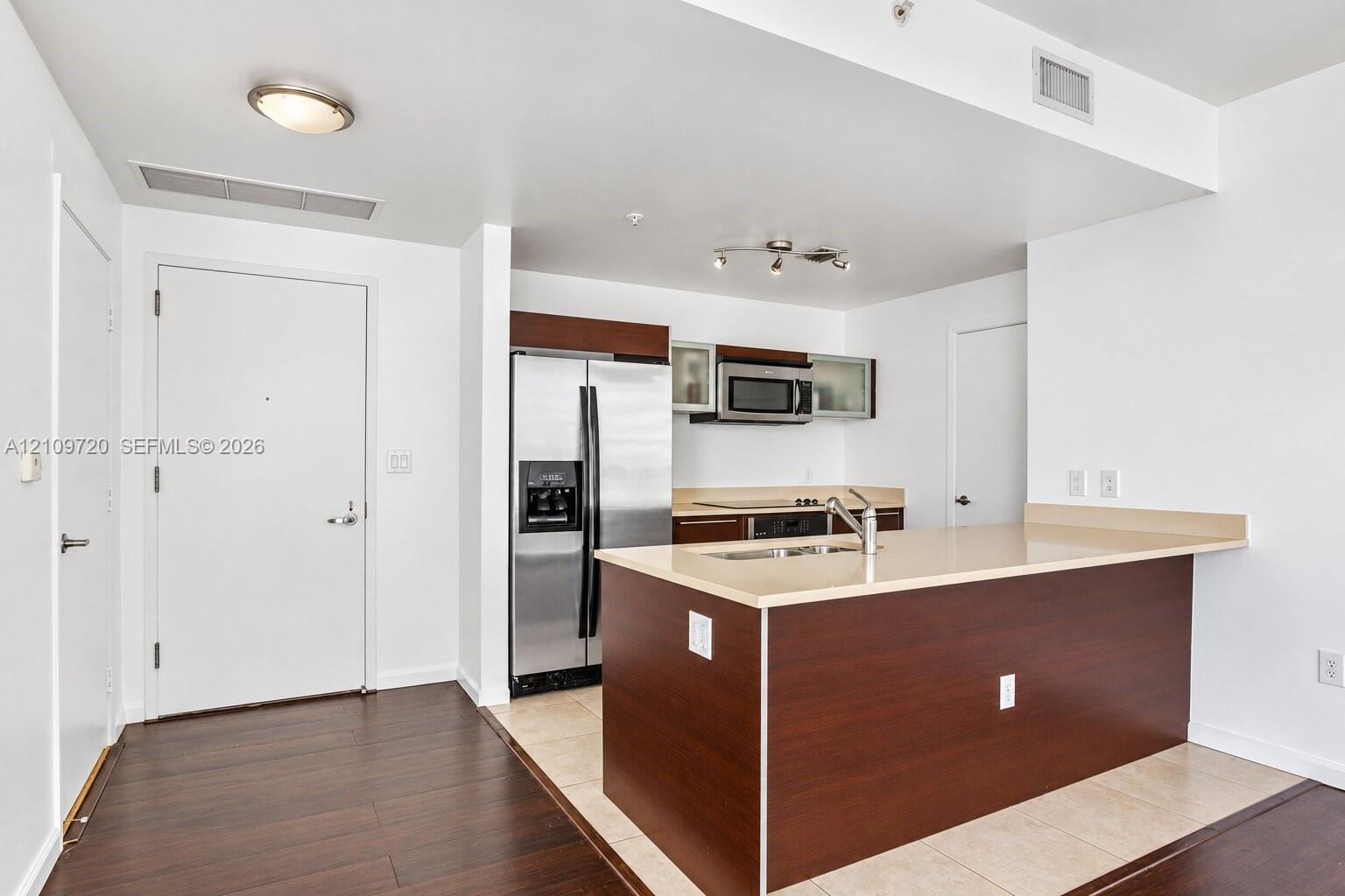 1900 N Bayshore Drive 2919 Property Photo 9