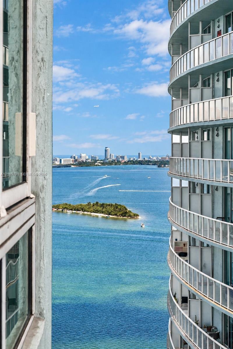 1900 N Bayshore Drive 2919 Property Photo 17