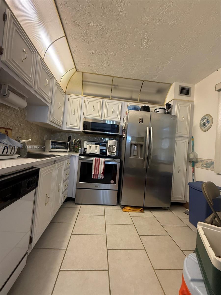 2811 Somerset Drive 117 Property Photo 1