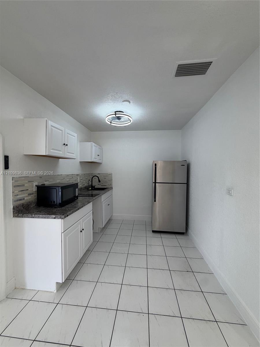 915 W 65th Street A Property Photo 3