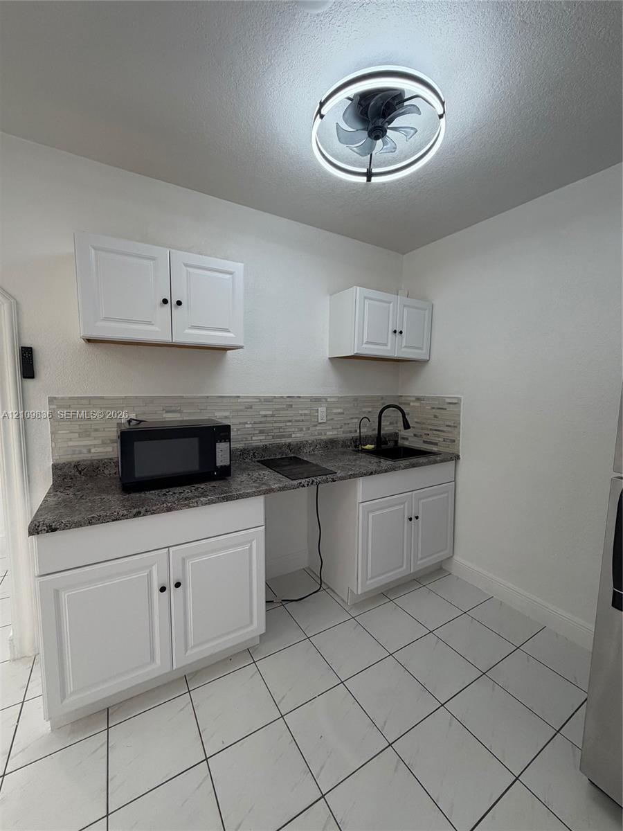915 W 65th Street A Property Photo 4