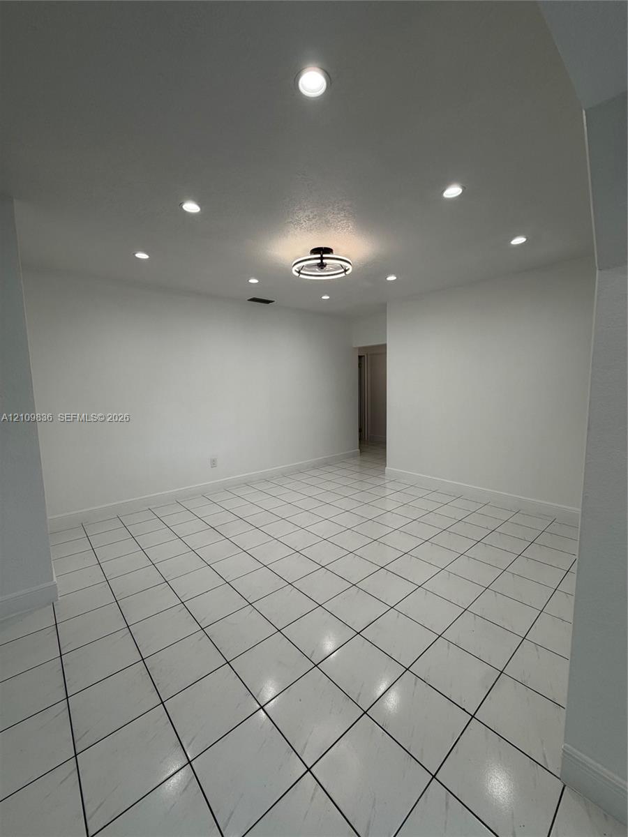 915 W 65th Street A Property Photo 10
